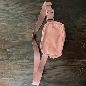 Lululemon Everywhere Belt Bag